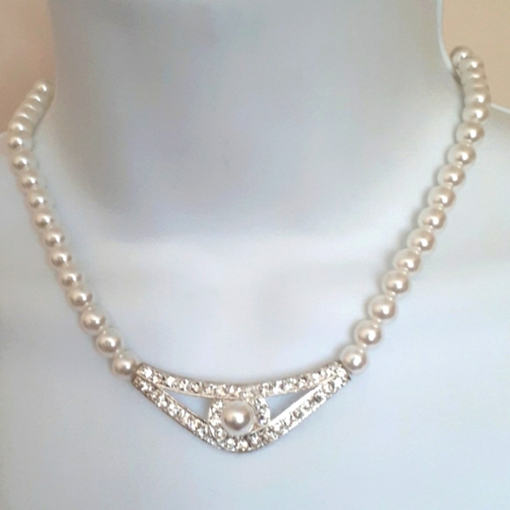 Vintage White Pearls Necklace & Bracelet Set